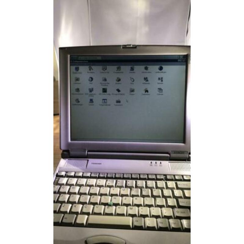 Vintage Toshiba Satellite 310CDT Laptop + opberg tas,oplader