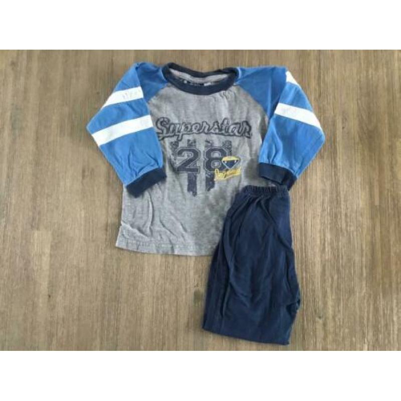 4 pyjama’s maat 92/98