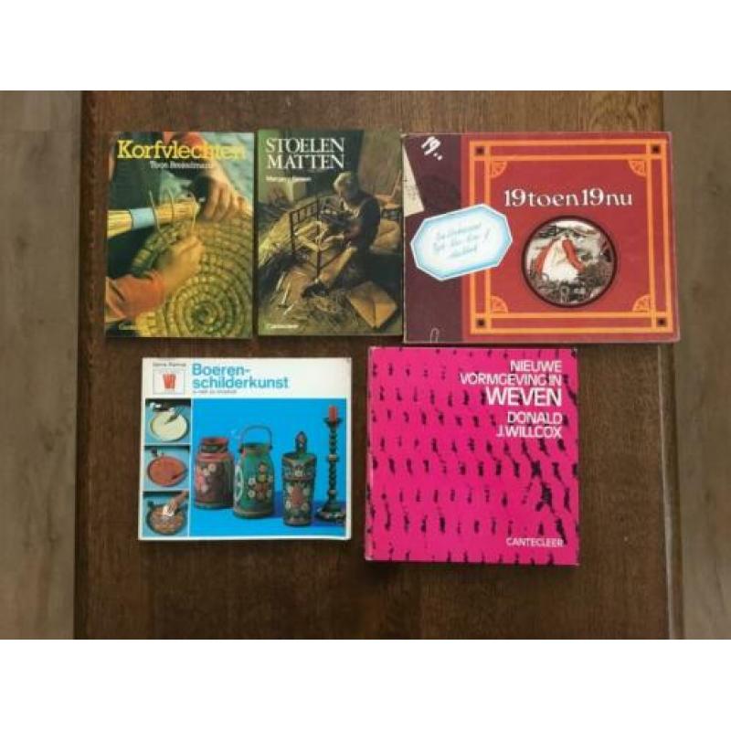Hobby boeken oa poppen, macrame, bloemen, vlechten, weven