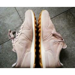 Nike dames poederroze 40