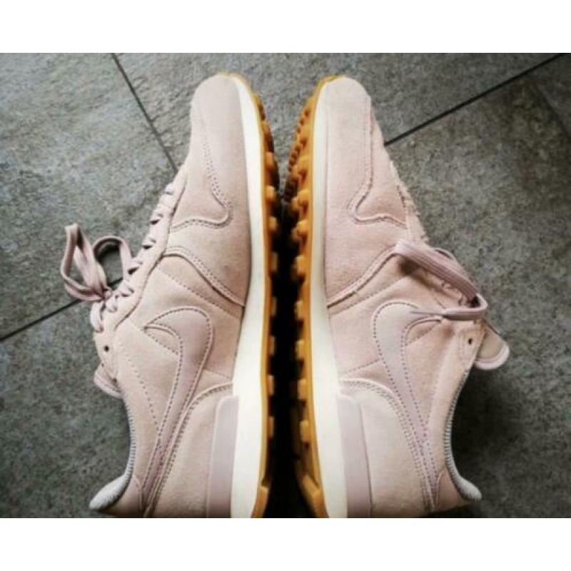 Nike dames poederroze 40