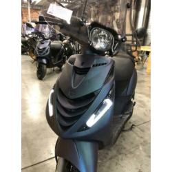 Piaggio Zip Mat Kameleon 25km snor BJ07-2017 KM:12406 €1450,