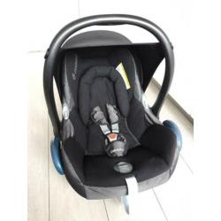 Maxicosi cabriofix black reflection + verkleiner voetenzak