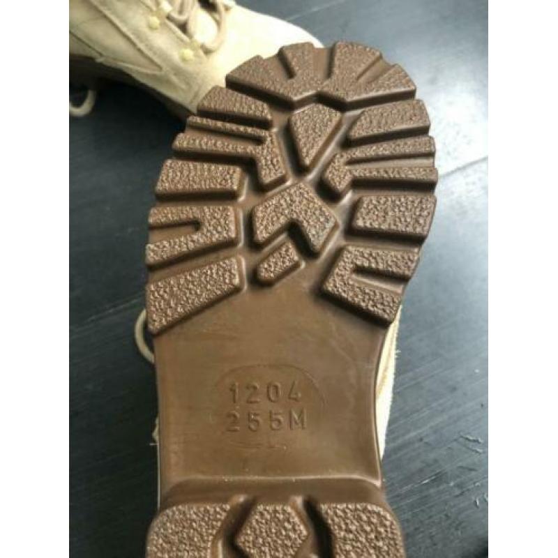 Gevechtslaarsen / leger kisten / schoenen / dessert