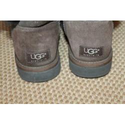 Super leuke bruin/goud kleurige Uggs, maat 8 = 39