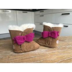 UGG laarsjes maat 16, NIEUW
