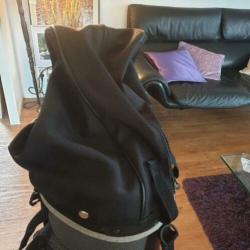 TaylorMade cartbag met Happy Golf trolley.