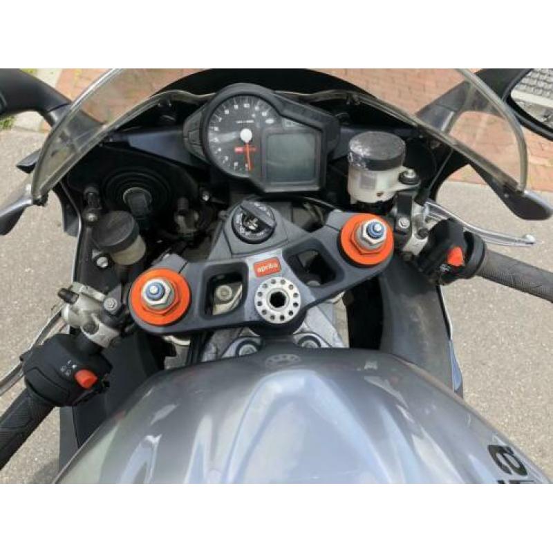 Aprilia RSV 1000R