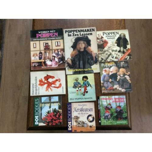 Hobby boeken oa poppen, macrame, bloemen, vlechten, weven