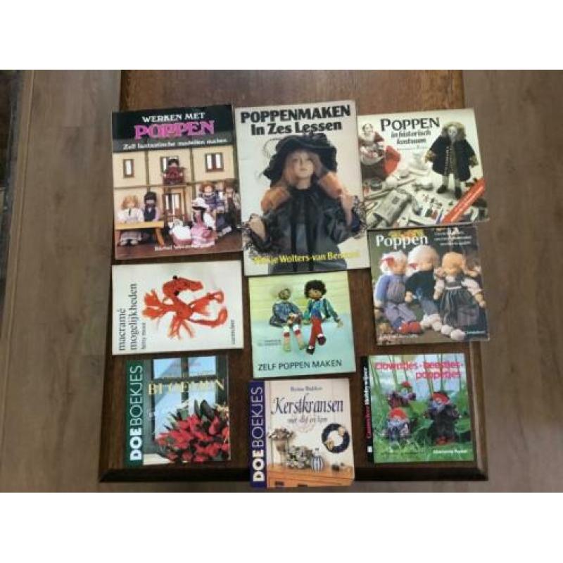 Hobby boeken oa poppen, macrame, bloemen, vlechten, weven