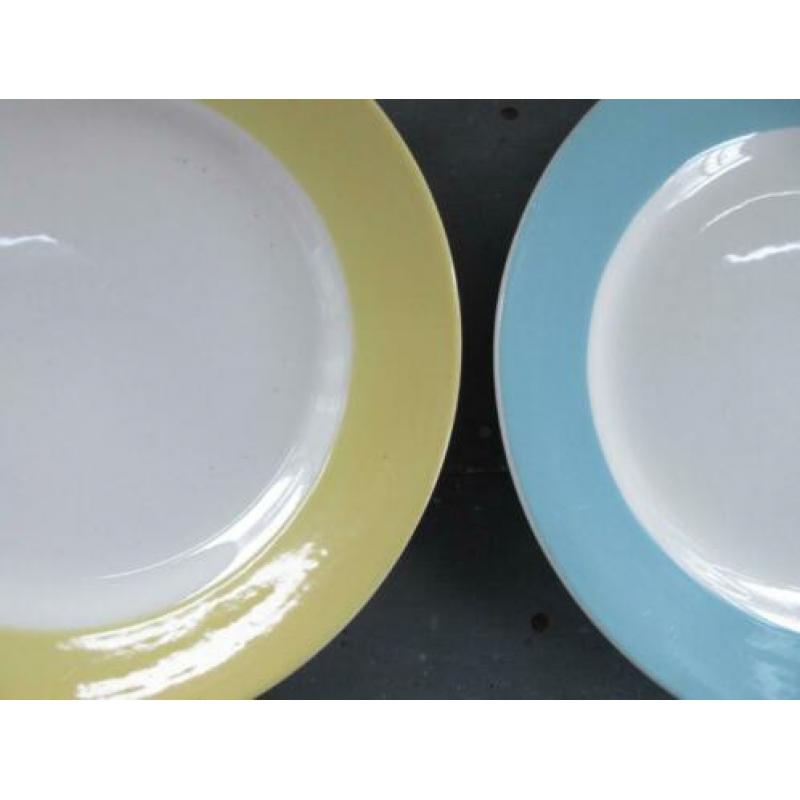 Antieke diner borden 4 x met pastel rand diameter 22,5 cm.