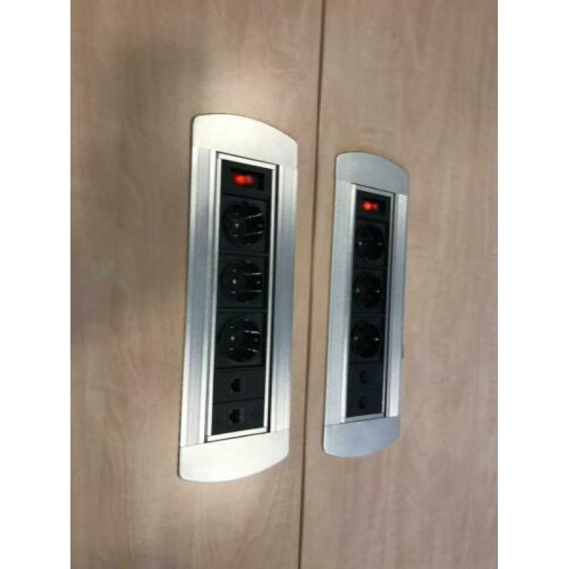 Vergadertafel Esdoorn 5,2 x 1,6m incl. stopcontacten