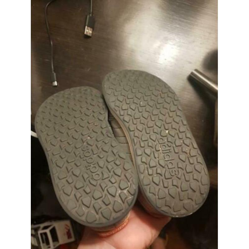 Adidas schoenen maat 24 grijs