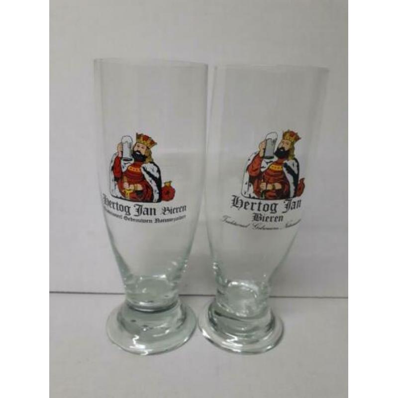 2 verschillende hertog jan bierglazen. zie foto's