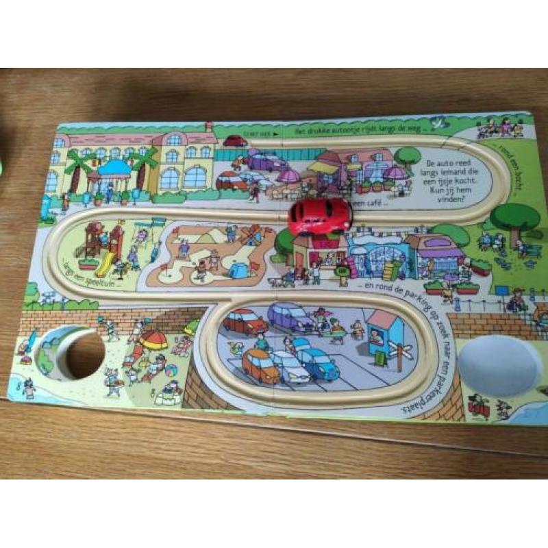 Het drukke autootje, boek met auto