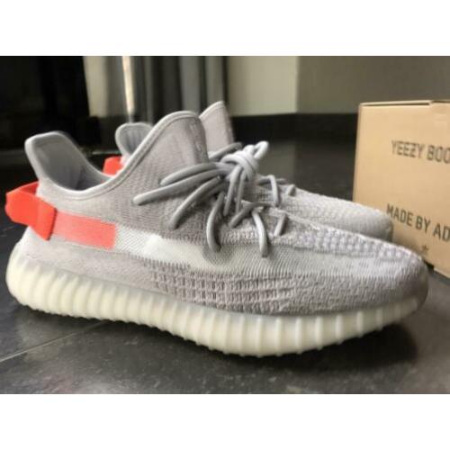 Yeezy boost 350, tail light MAAT 44 2/3