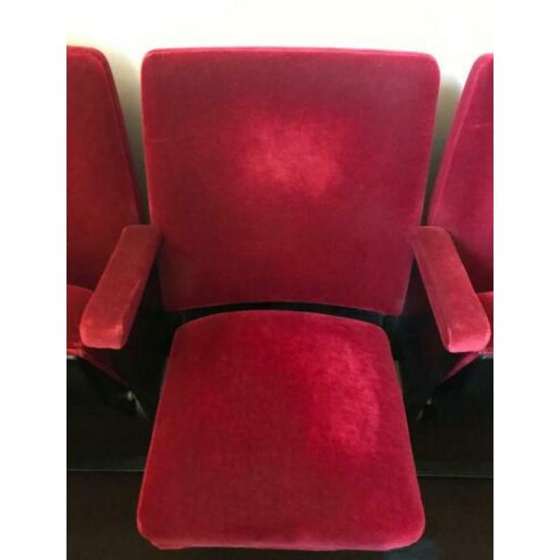 Uniek: Chique pluche Leidsche Schouwburg stoelen