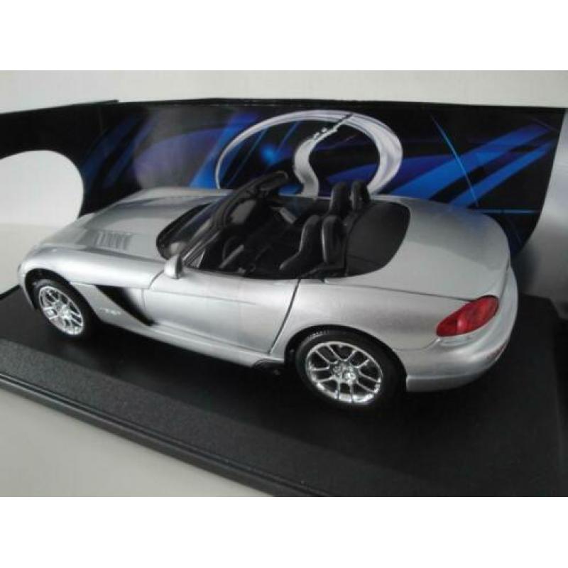 Schaalmodel - dodge viper srt-10 2003 - special edition