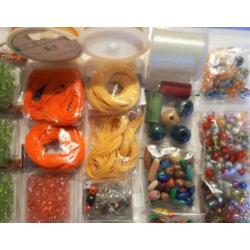 138 - pakket/ partij kralen (kinderkralen)