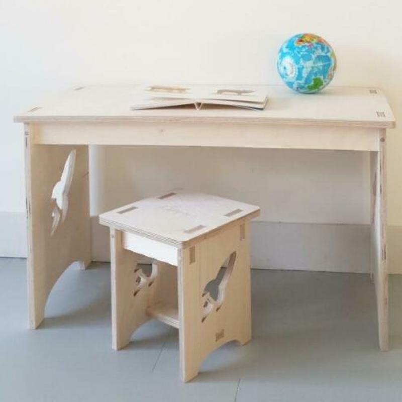Houten kindertafeltje speelsetje bureau met bankje of krukje