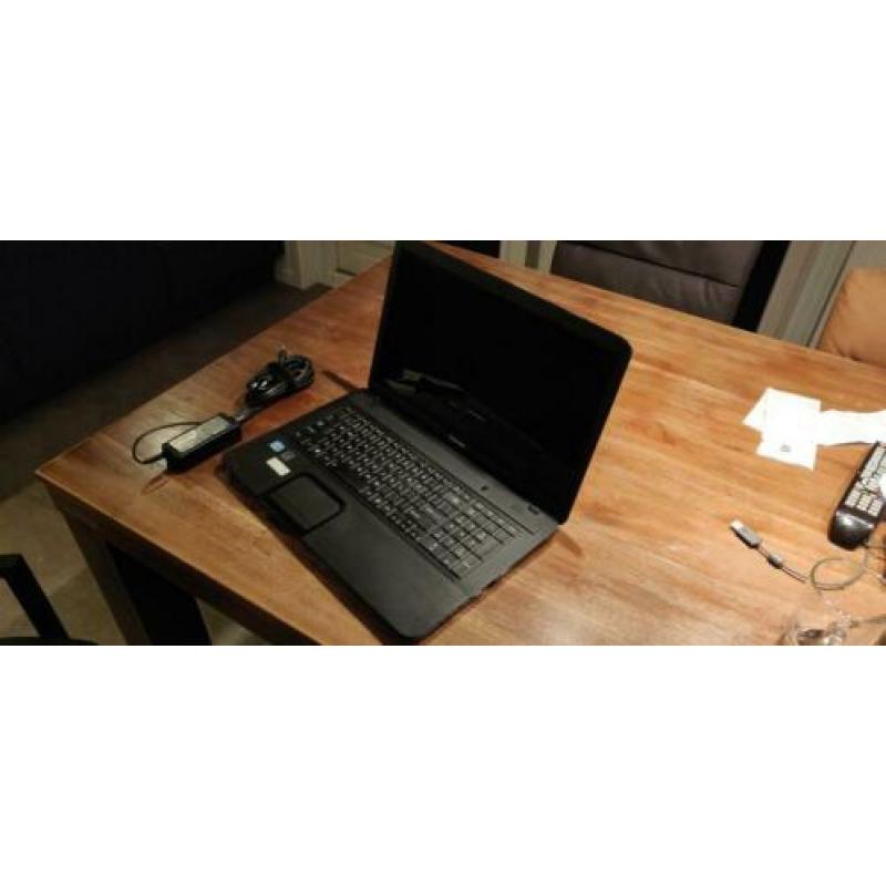 Toshiba, 17 inch, i3, windows 10, 4 Ram