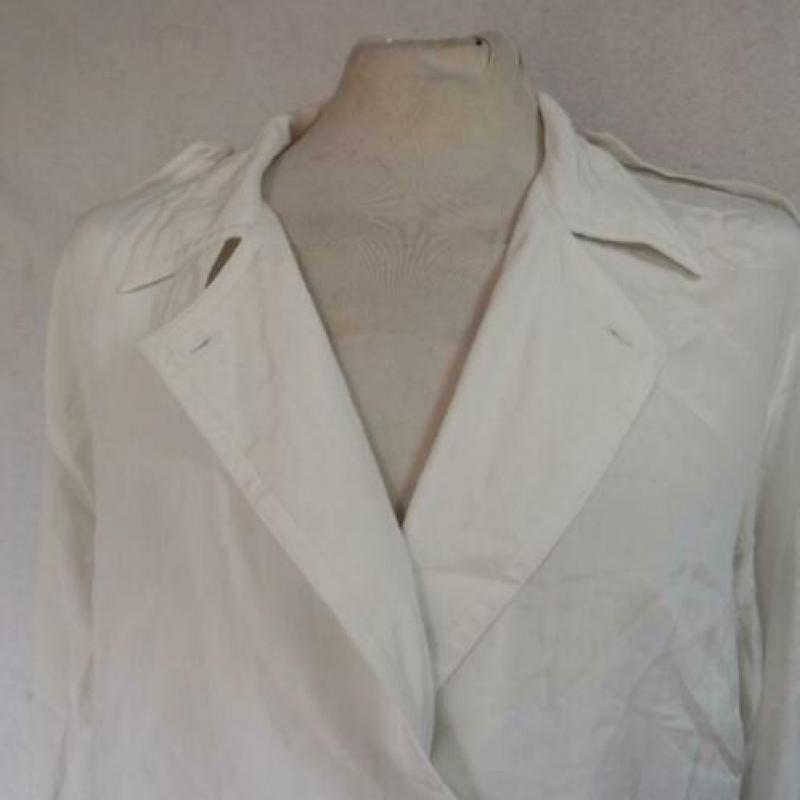 Witte glanzende damesblouse.Mt 38.Merk Ravens