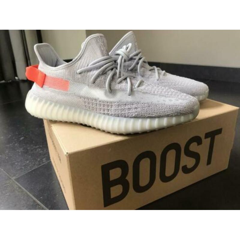 Yeezy boost 350, tail light MAAT 44 2/3