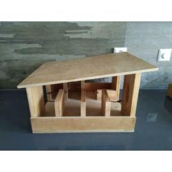 Te koop: houten manage voor schleich paarden