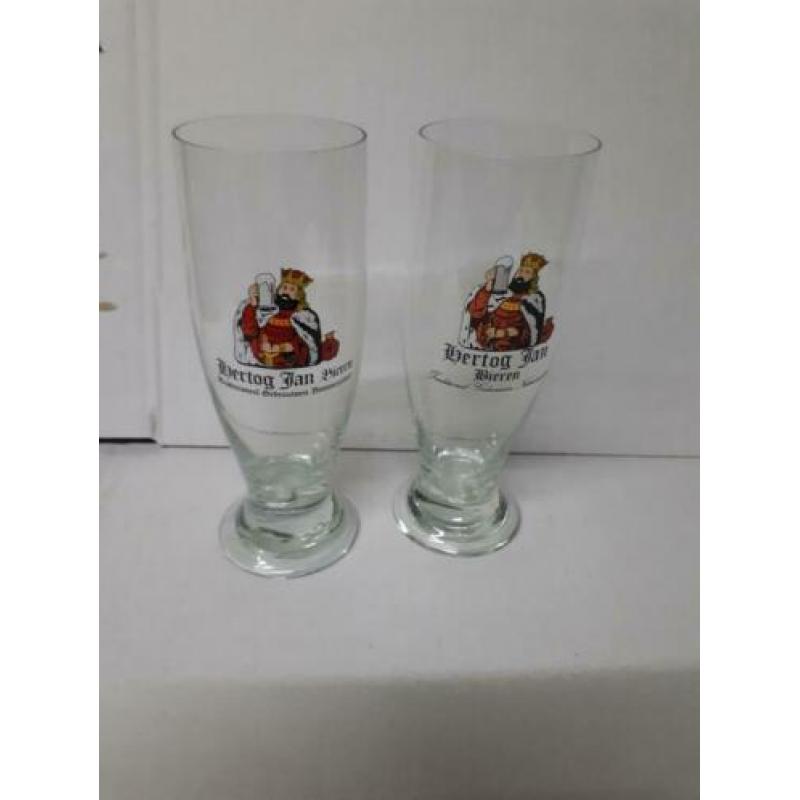 2 verschillende hertog jan bierglazen. zie foto's