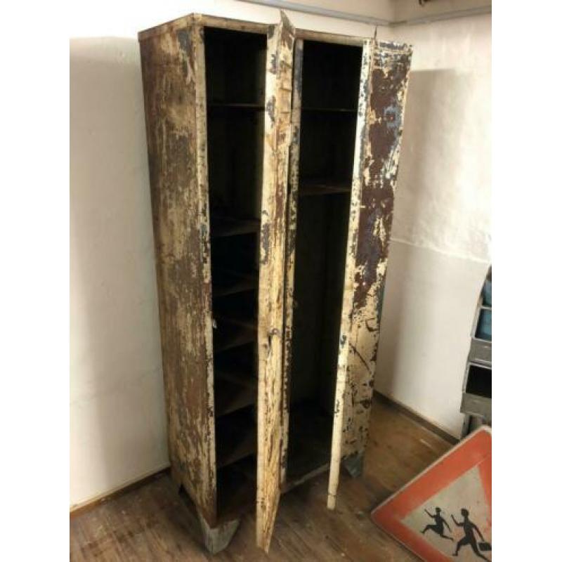 Jaren 30 lockerkast geklonken oude metalen kast super patina