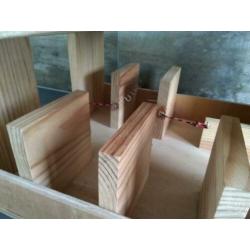 Te koop: houten manage voor schleich paarden