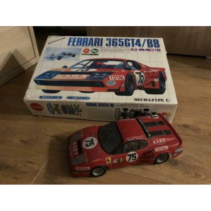 Te koop oude bestuurbare ferrari 1:12