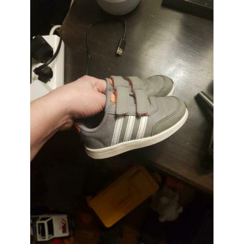 Adidas schoenen maat 24 grijs