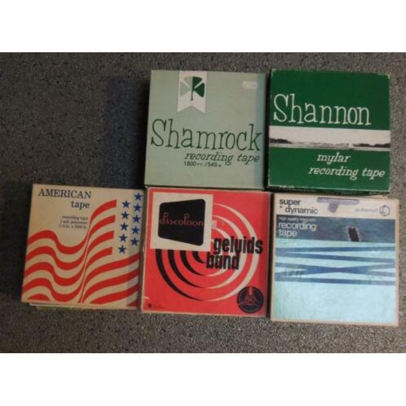 te koop. 21 LEGE shamrock reel met div.box Ø18cm