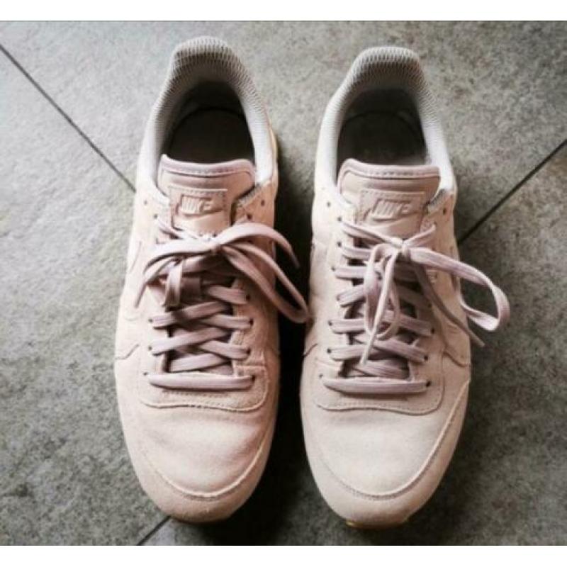 Nike dames poederroze 40