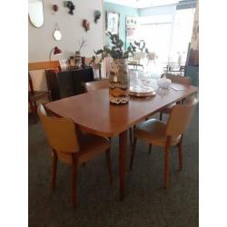 Mooie vintage teak houten eettafel met uitschuifbaar blad
