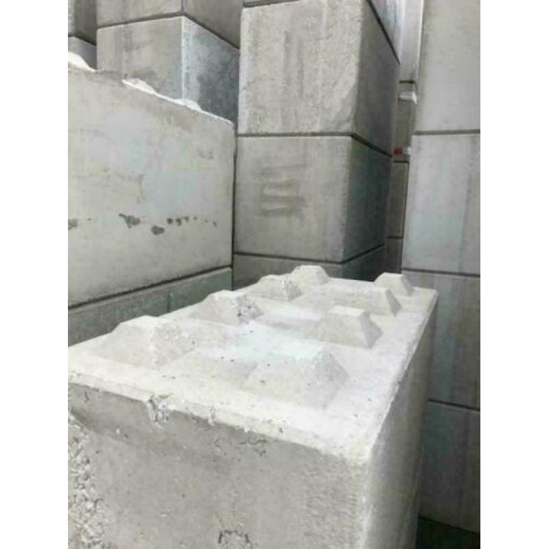 megablokken 150x60x60 (Lxbrxh) restbeton goed en goedkoop