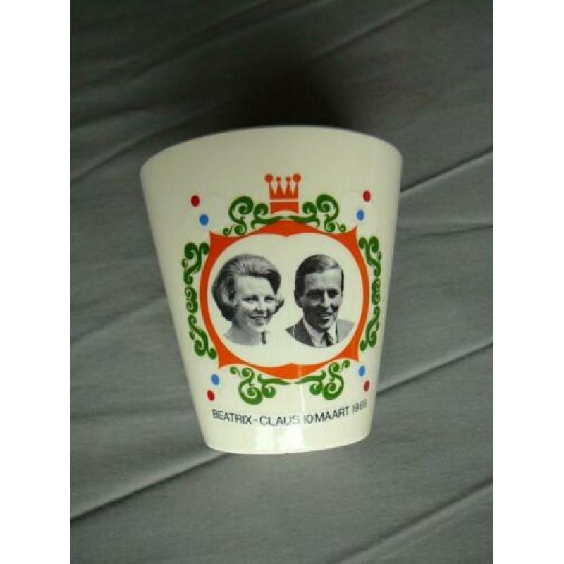 mok Beatrix Claus 10 maart 1966, Boch made in Belgium
