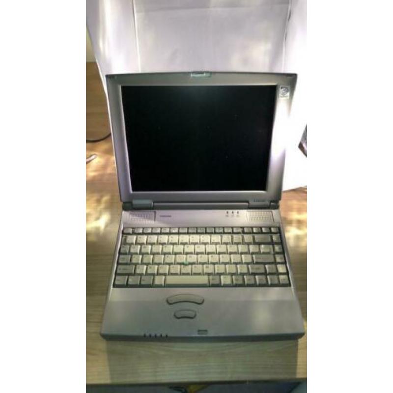 Vintage Toshiba Satellite 310CDT Laptop + opberg tas,oplader