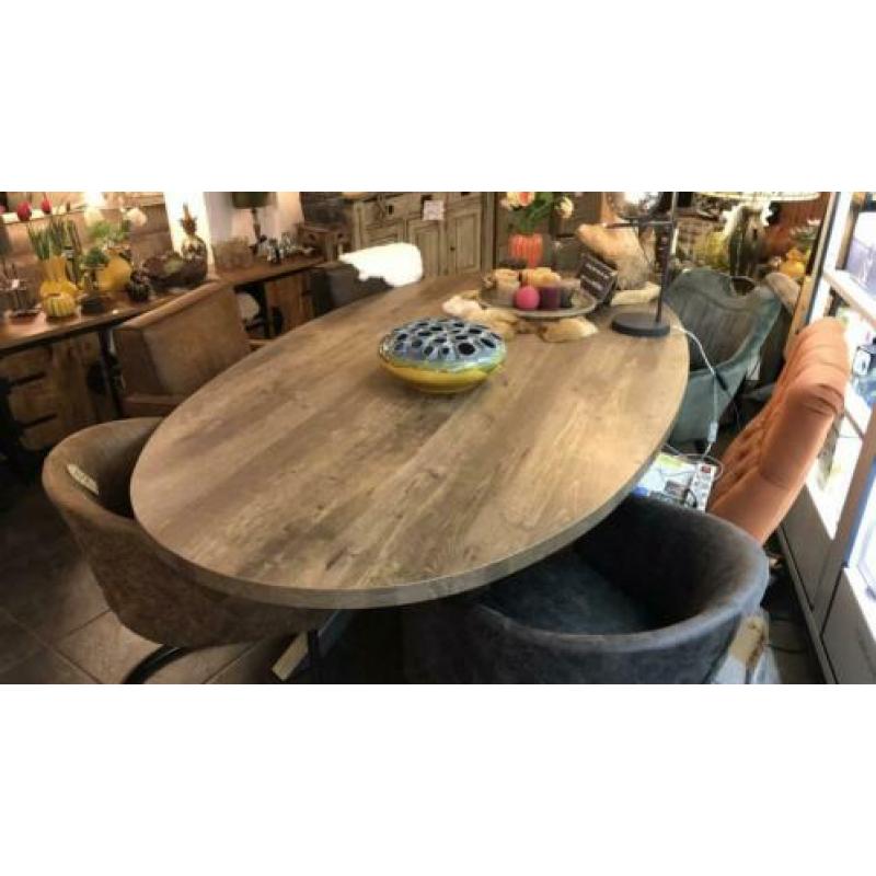 Tafel force in de kleur mokka direct leverbaar.