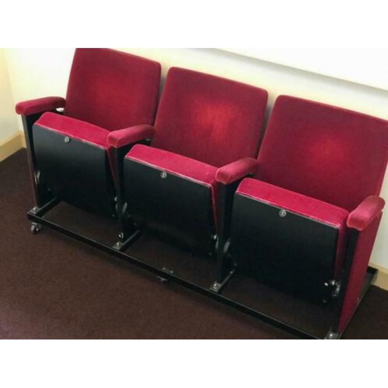 Uniek: Chique pluche Leidsche Schouwburg stoelen