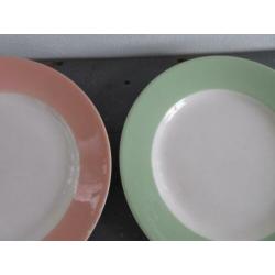 Antieke diner borden 4 x met pastel rand diameter 22,5 cm.