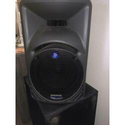 Makkie speakerset 2 x srm450 2x swa1505 inc 4 hoezen paaltje