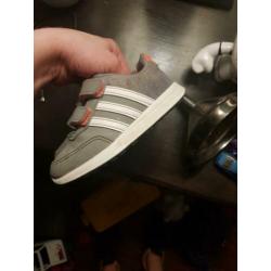 Adidas schoenen maat 24 grijs