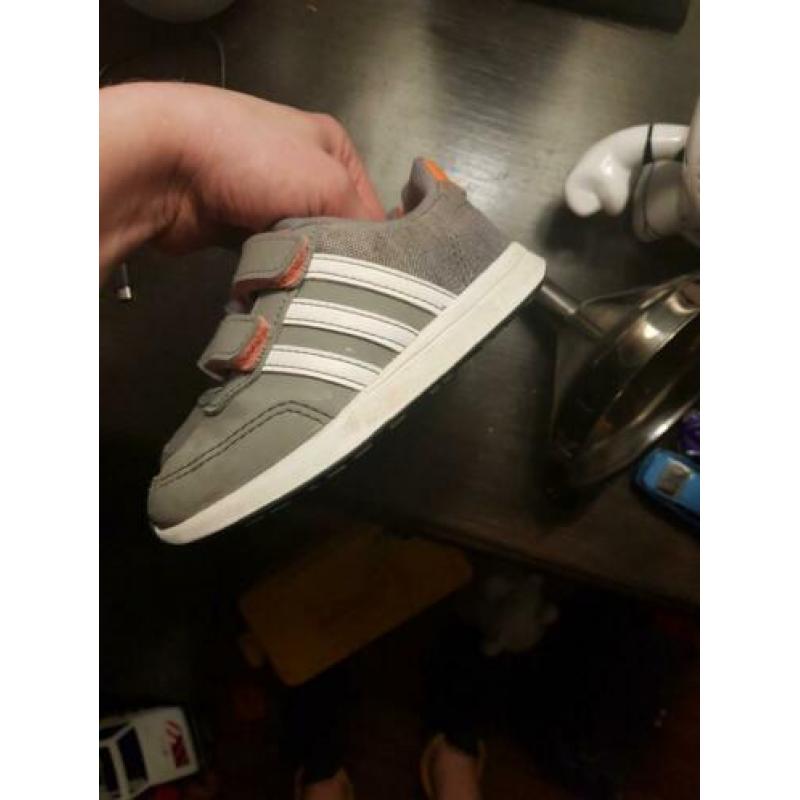 Adidas schoenen maat 24 grijs