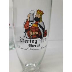 2 verschillende hertog jan bierglazen. zie foto's