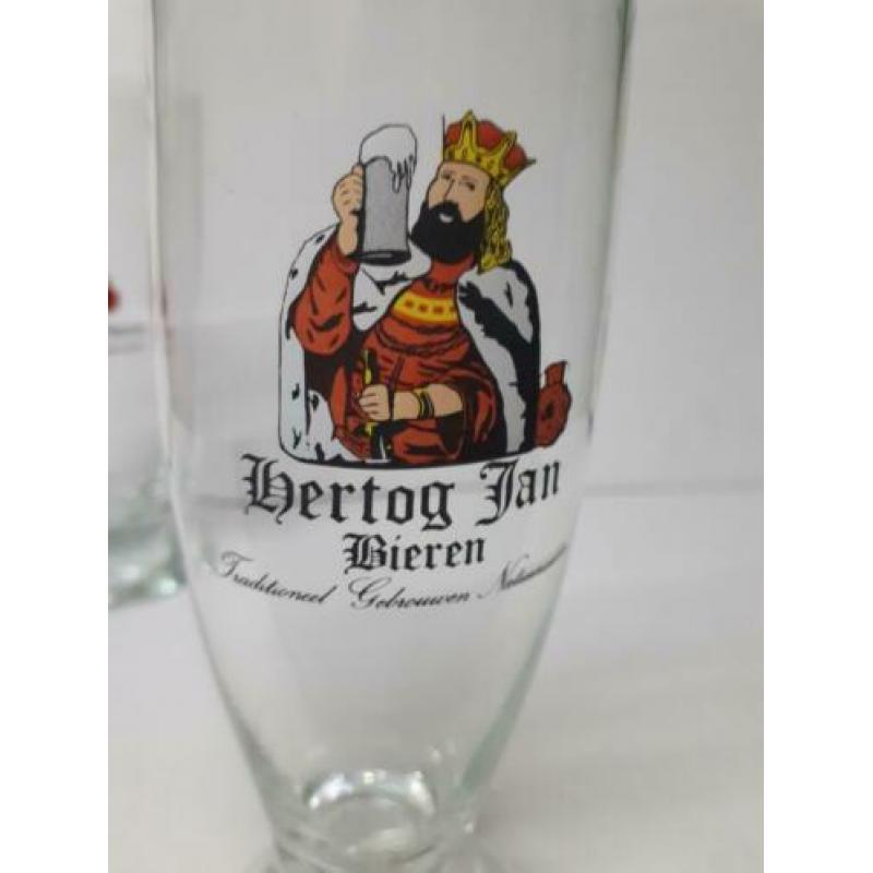 2 verschillende hertog jan bierglazen. zie foto's
