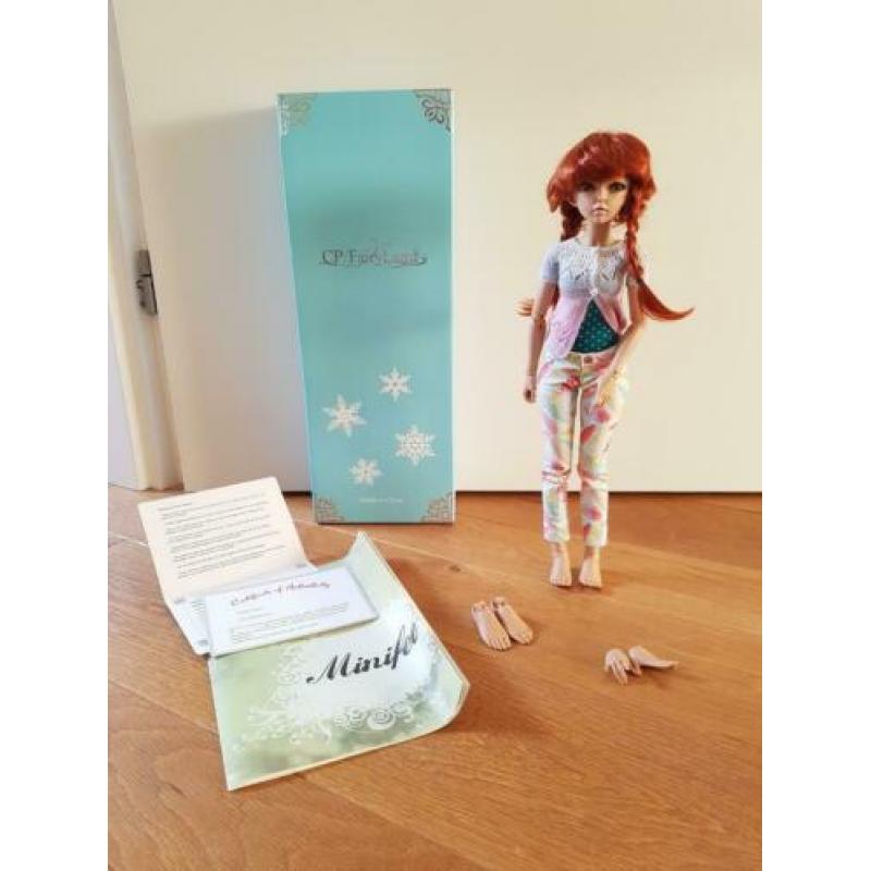 BJD Minifee Céline tan (R), met upgrade ogen en face-up
