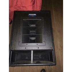 Makkie speakerset 2 x srm450 2x swa1505 inc 4 hoezen paaltje