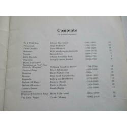 Piano bladmuziek boeken.